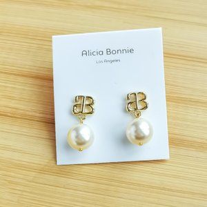 Alicia Bonnie Devotion gold White Pearl Earrings 🎉